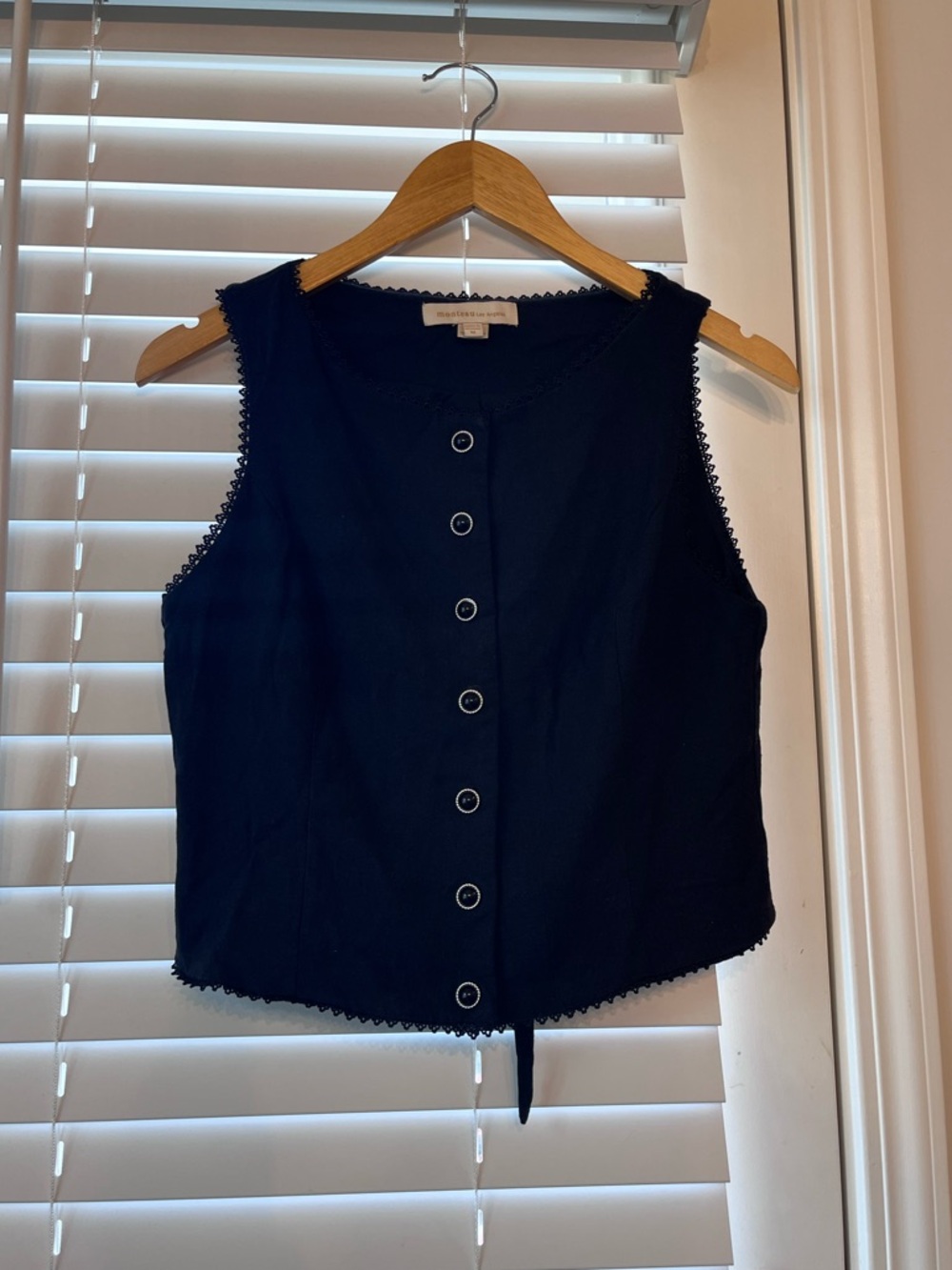 Monteau Los Angeles Sleeveless Black Button-Front Top Size Medium